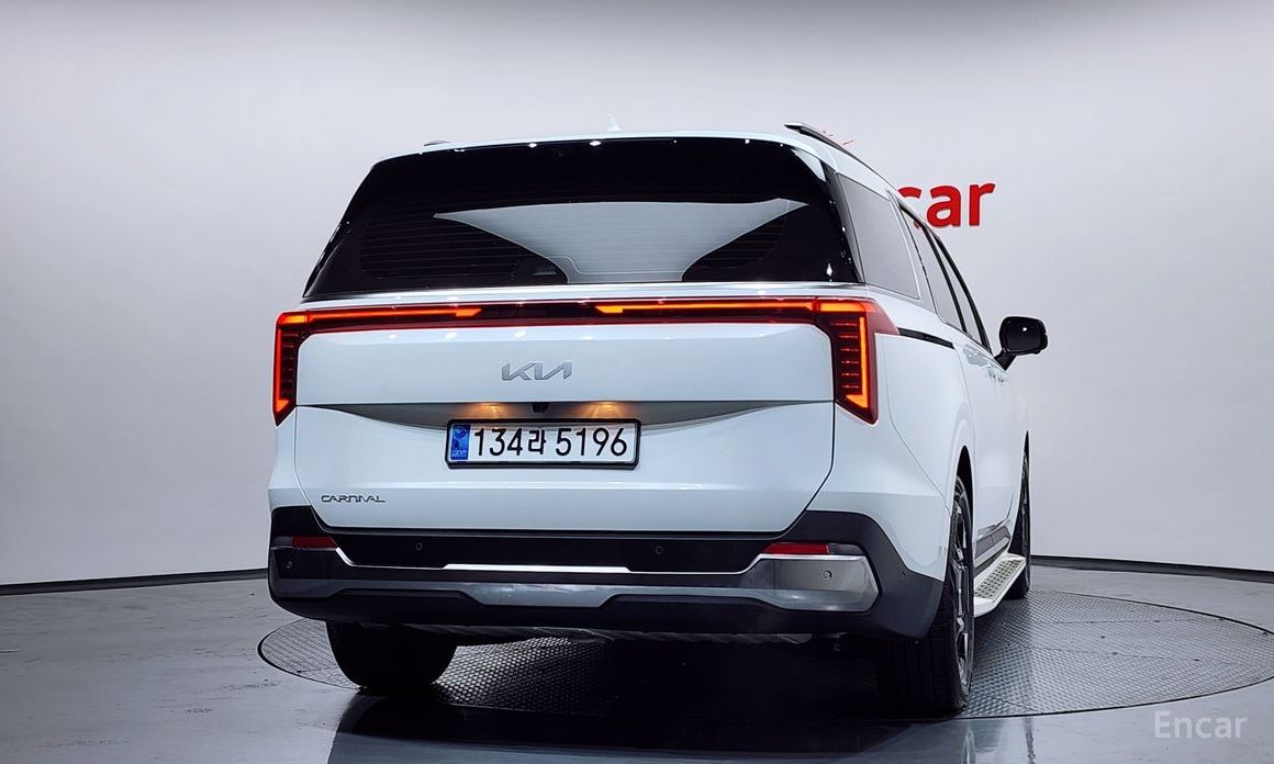 2025 Kia Carnival IV Рестайлинг Gasoline 9-Seater Signature с пробегом 8 602 км