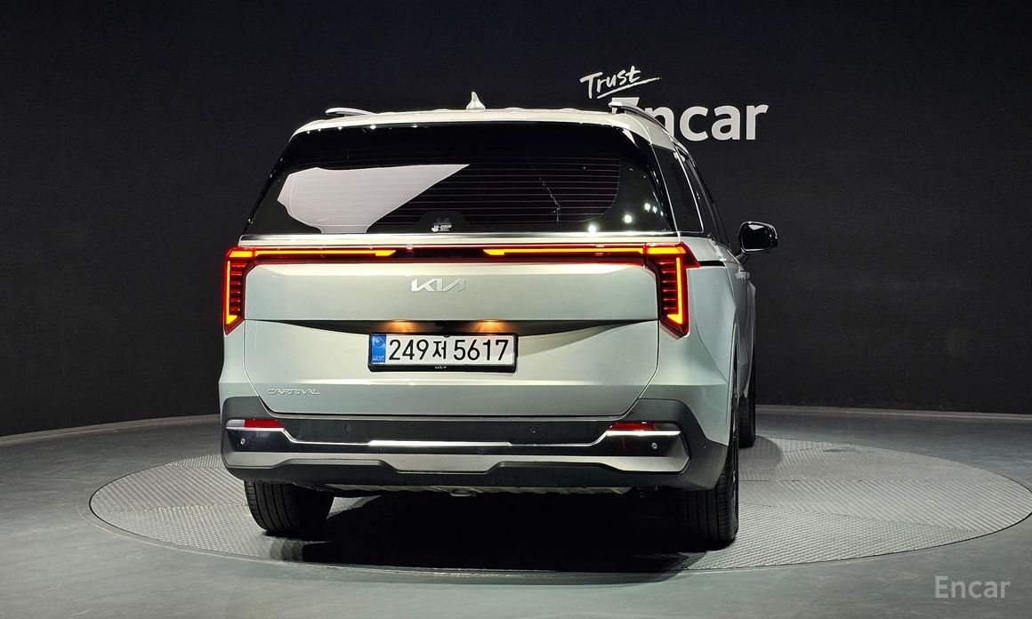 2025 Kia Carnival IV Рестайлинг Gasoline 9-Seater Signature с пробегом 8 622 км
