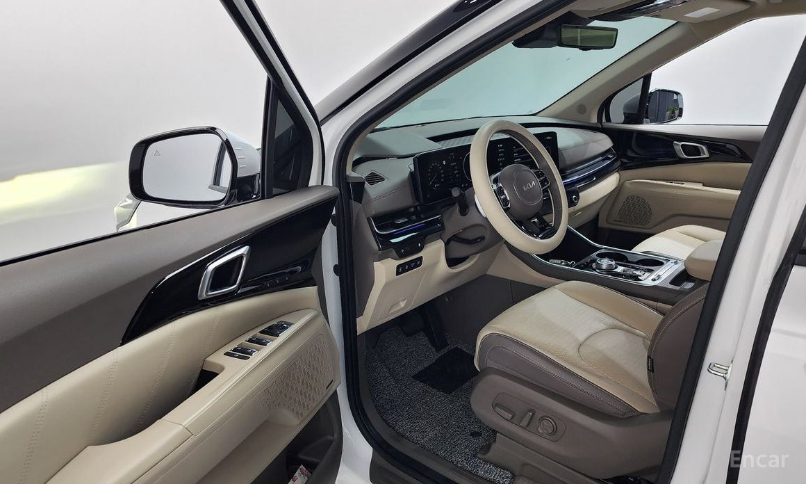 2025 Kia Carnival IV Рестайлинг Gasoline 9-Seater Signature с пробегом 8 602 км