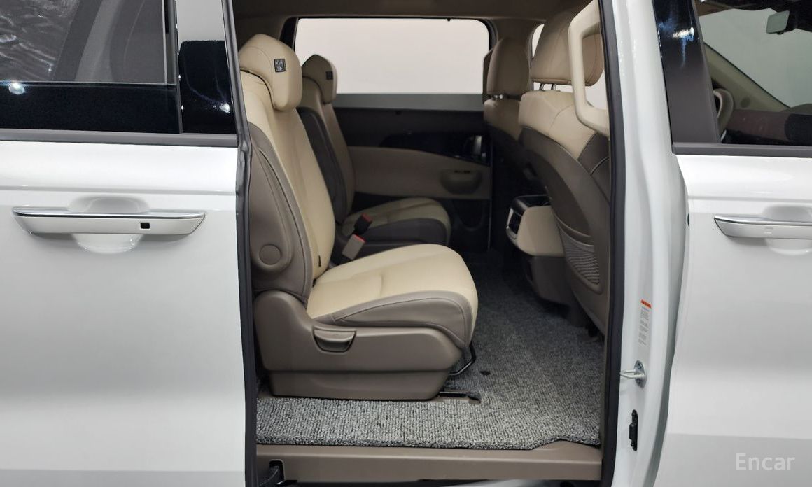 2025 Kia Carnival IV Рестайлинг Gasoline 9-Seater Signature с пробегом 8 602 км