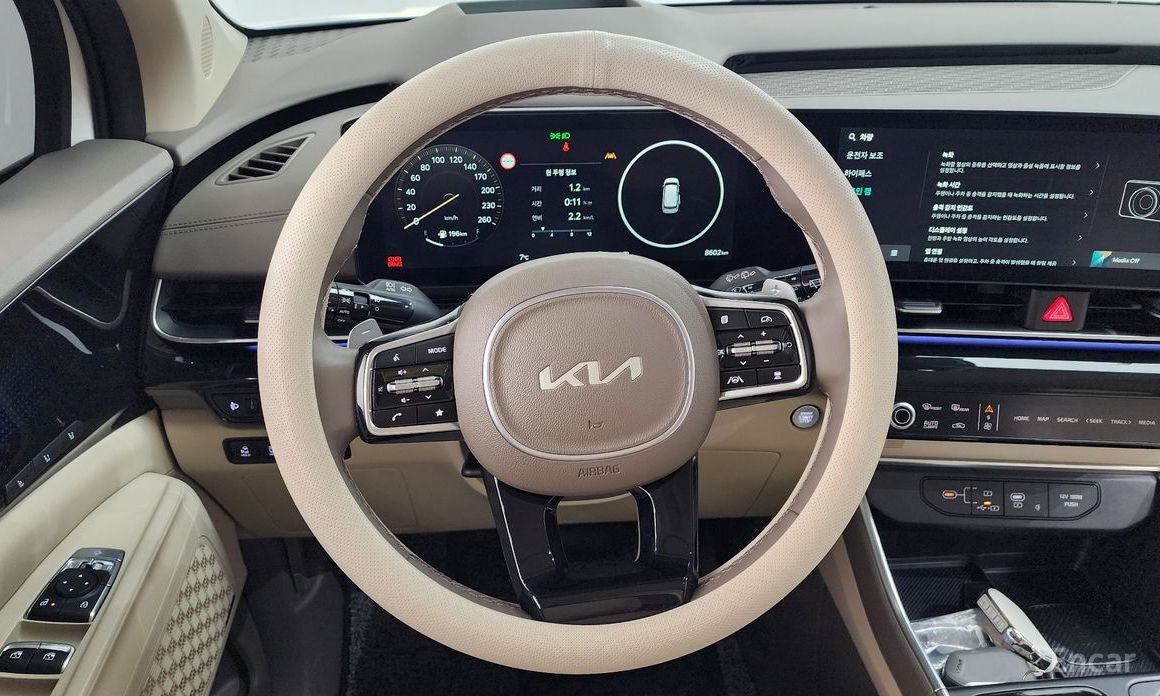 2025 Kia Carnival IV Рестайлинг Gasoline 9-Seater Signature с пробегом 8 602 км