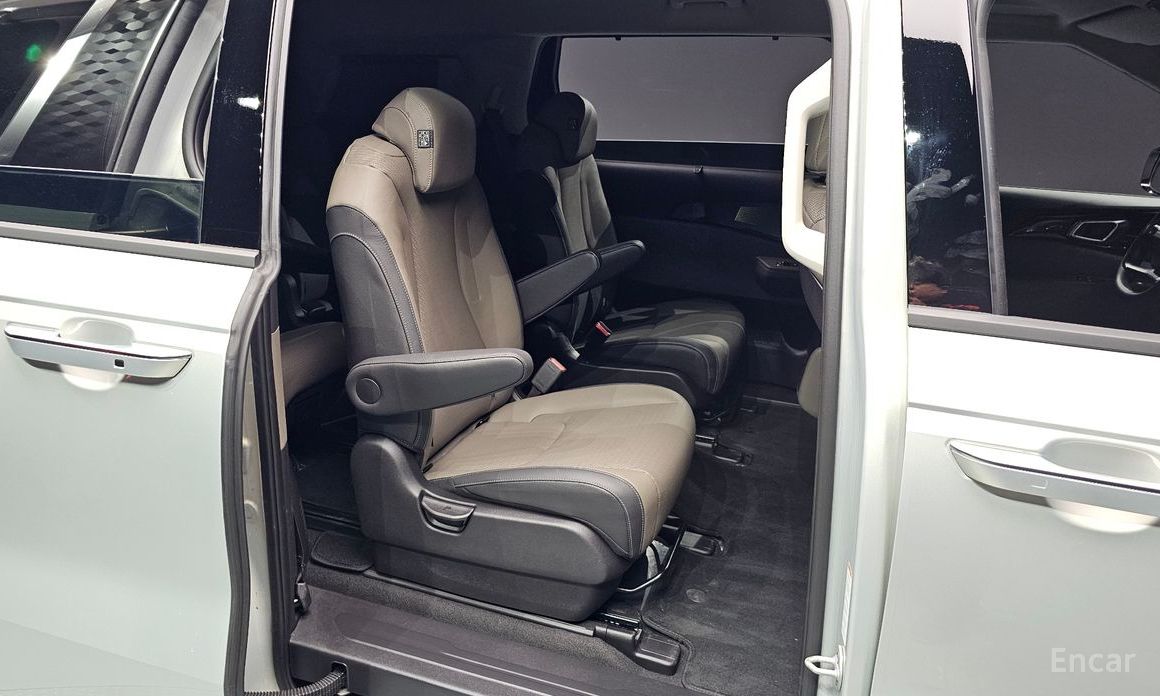 2025 Kia Carnival IV Рестайлинг Gasoline 9-Seater Signature с пробегом 8 622 км