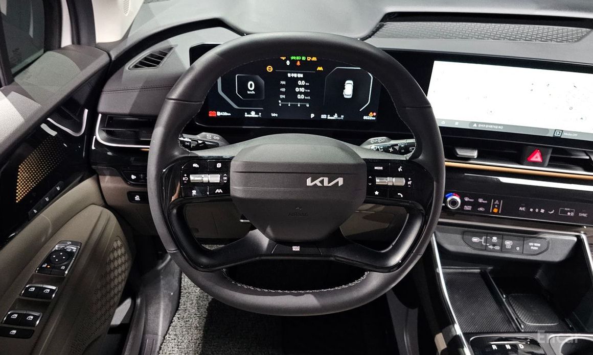 2025 Kia Carnival IV Рестайлинг Gasoline 9-Seater Signature с пробегом 8 622 км