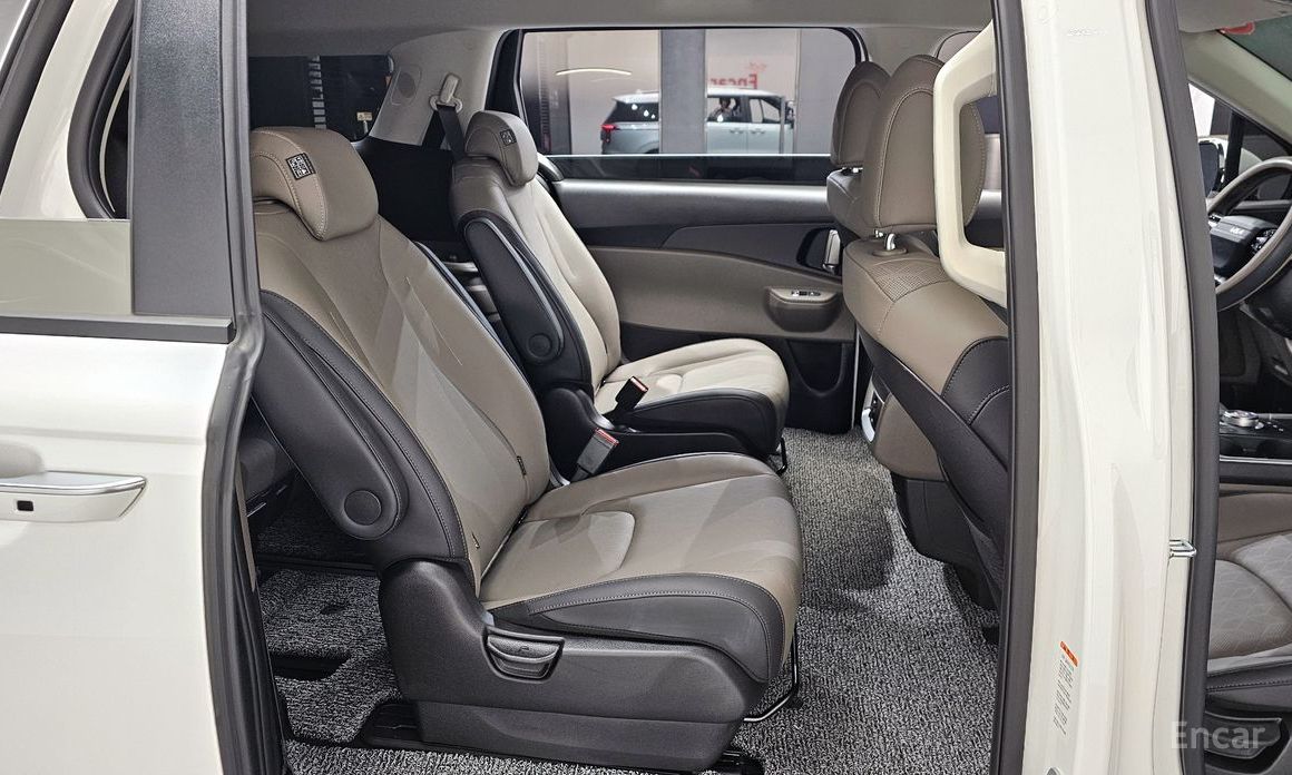 2025 Kia Carnival IV Рестайлинг Gasoline 9-Seater Prestige с пробегом 18 590 км