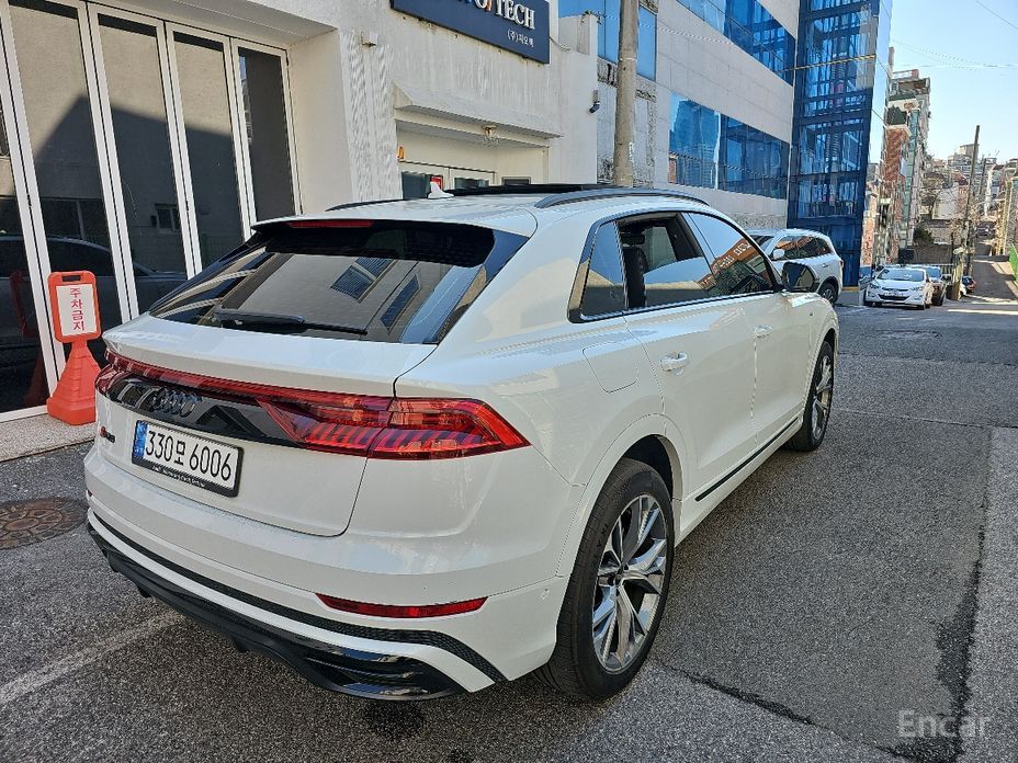 2022 Audi Q8 I (4M) 55 TFSI Quattro Premium с пробегом 42 017 км
