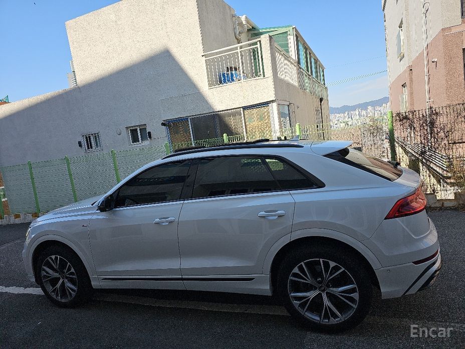 2022 Audi Q8 I (4M) 55 TFSI Quattro Premium с пробегом 42 017 км