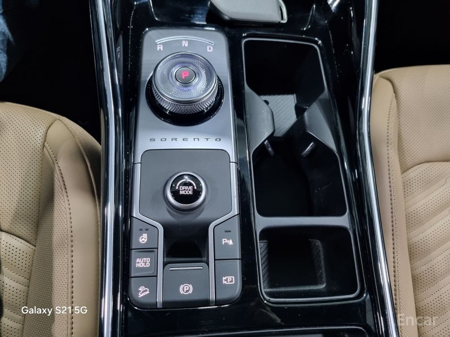 2024 Kia Sorento IV Рестайлинг HEV 1.6 2WD Signature с пробегом 9 335 км