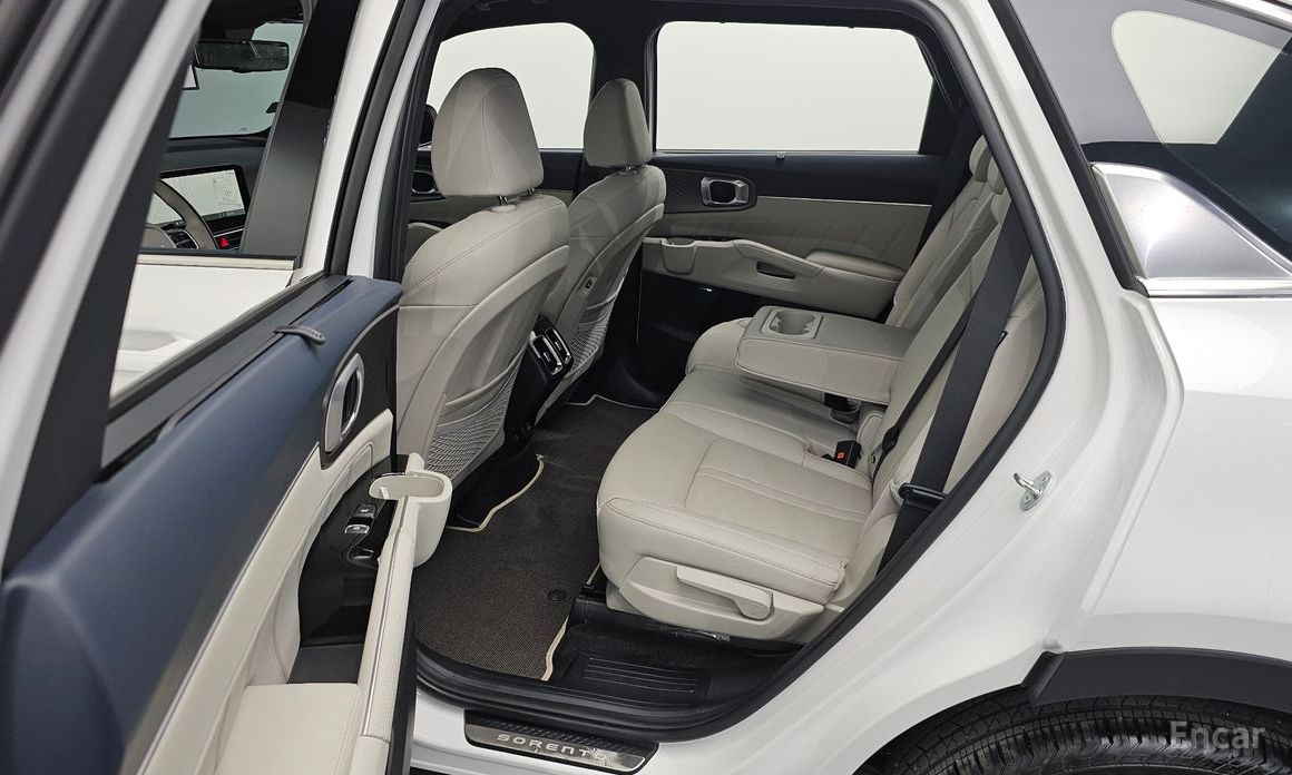2025 Kia Sorento IV Рестайлинг HEV 1.6 2WD Signature с пробегом 9 963 км