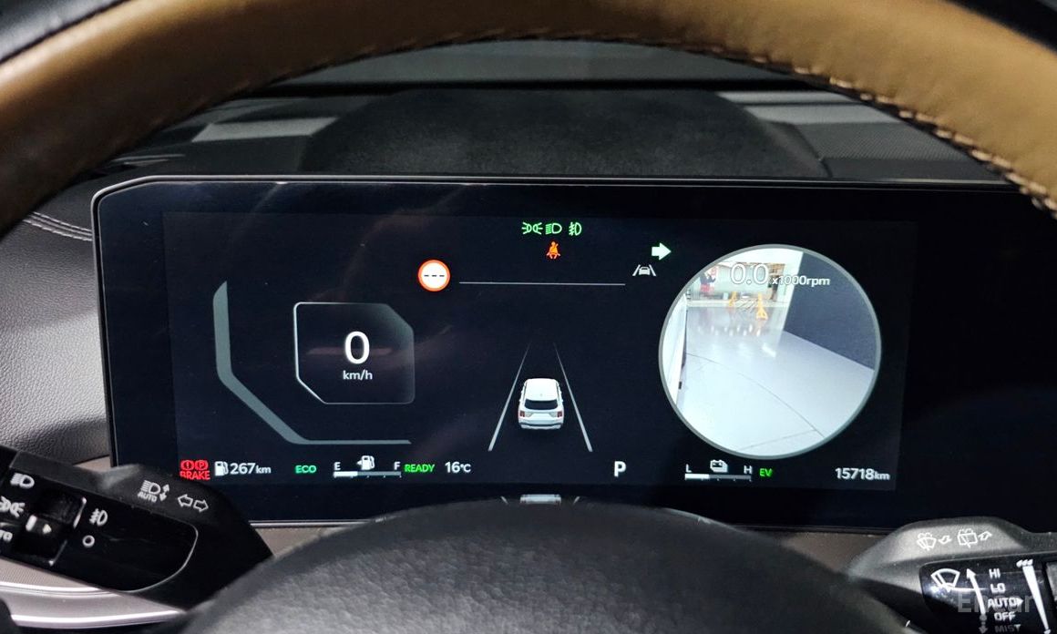 2024 Kia Sorento IV Рестайлинг HEV 1.6 2WD Signature с пробегом 15 718 км