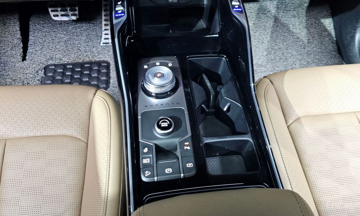 2024 Kia Sorento IV Рестайлинг HEV 1.6 2WD Signature с пробегом 15 718 км