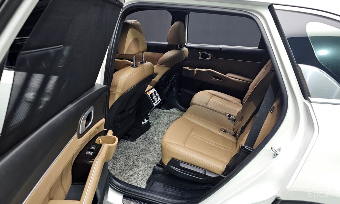 2024 Kia Sorento IV Рестайлинг HEV 1.6 2WD Signature с пробегом 15 718 км