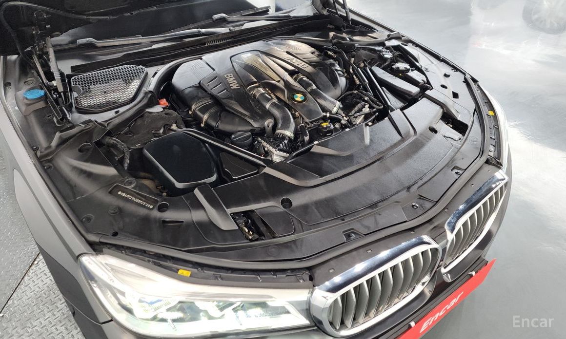 2016 BMW 7 серии VI (G11/G12) Рестайлинг 750Li xDrive с пробегом 106 410 км