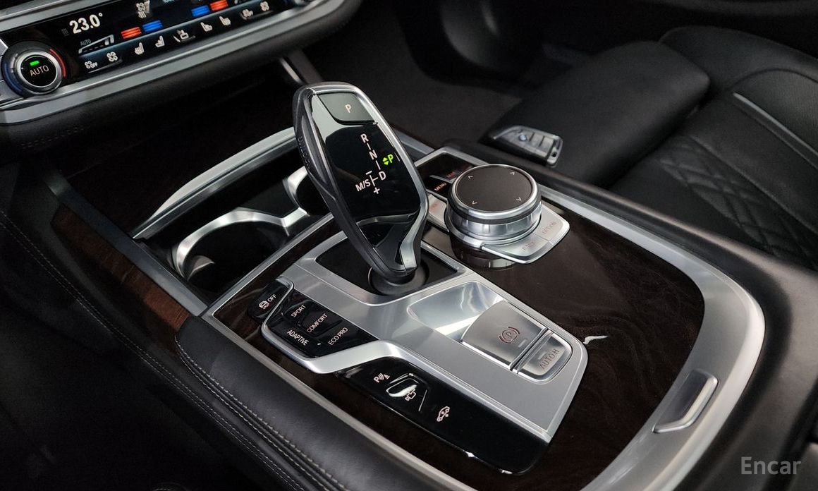 2016 BMW 7 серии VI (G11/G12) Рестайлинг 750Li xDrive с пробегом 106 410 км