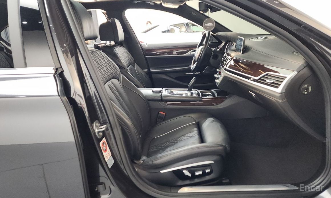 2016 BMW 7 серии VI (G11/G12) Рестайлинг 750Li xDrive с пробегом 106 410 км