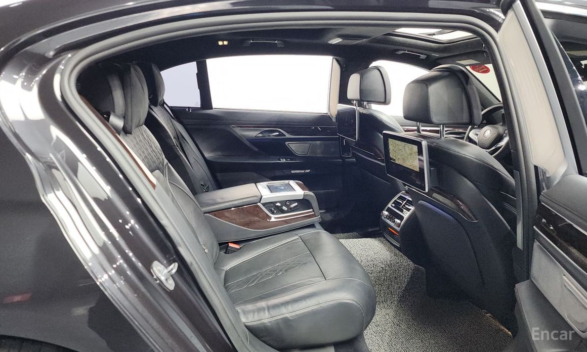 2016 BMW 7 серии VI (G11/G12) Рестайлинг 750Li xDrive Premium с пробегом 133 749 км