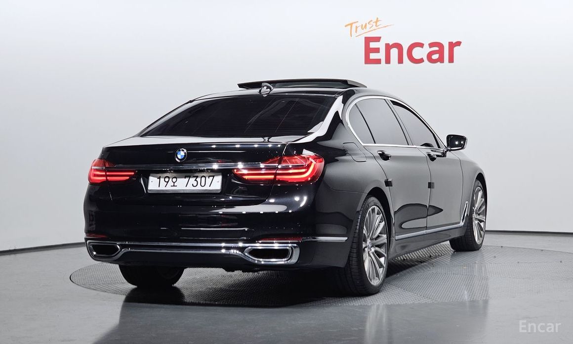 2015 BMW 7 серии VI (G11/G12) Рестайлинг 750Li xDrive Prestige с пробегом 109 234 км
