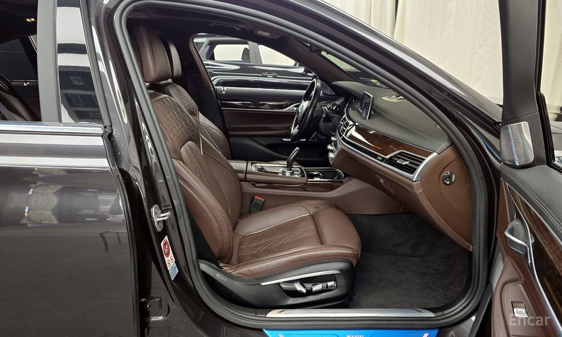 2016 BMW 7 серии VI (G11/G12) Рестайлинг 750Li xDrive Premium с пробегом 129 453 км