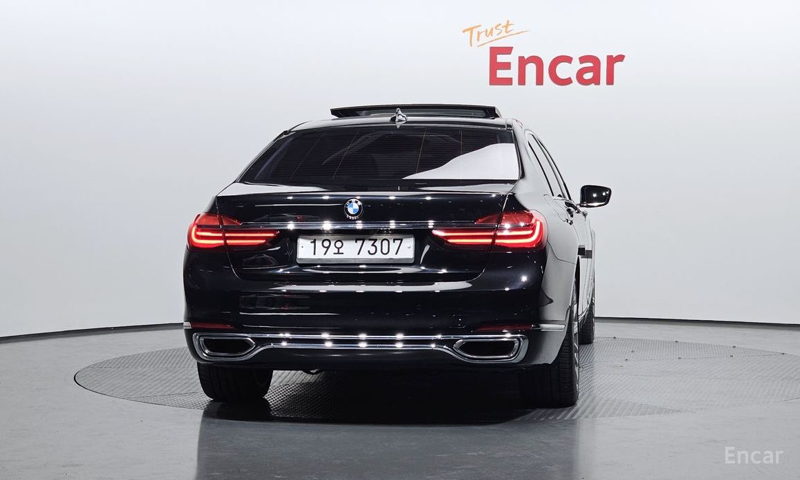 2015 BMW 7 серии VI (G11/G12) Рестайлинг 750Li xDrive Prestige с пробегом 109 234 км