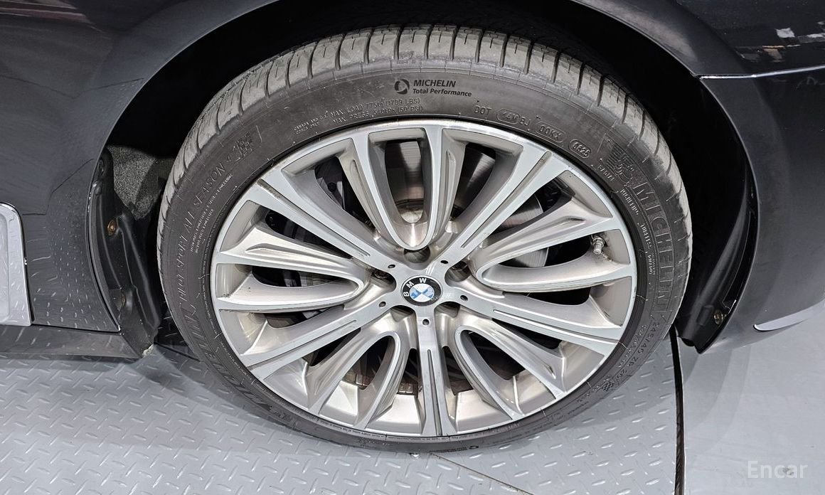 2015 BMW 7 серии VI (G11/G12) Рестайлинг 750Li xDrive Prestige с пробегом 109 234 км