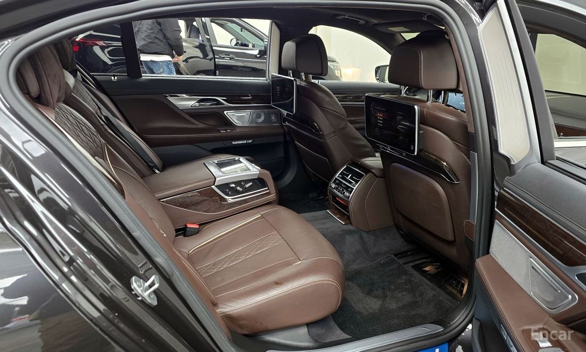2016 BMW 7 серии VI (G11/G12) Рестайлинг 750Li xDrive Premium с пробегом 129 453 км