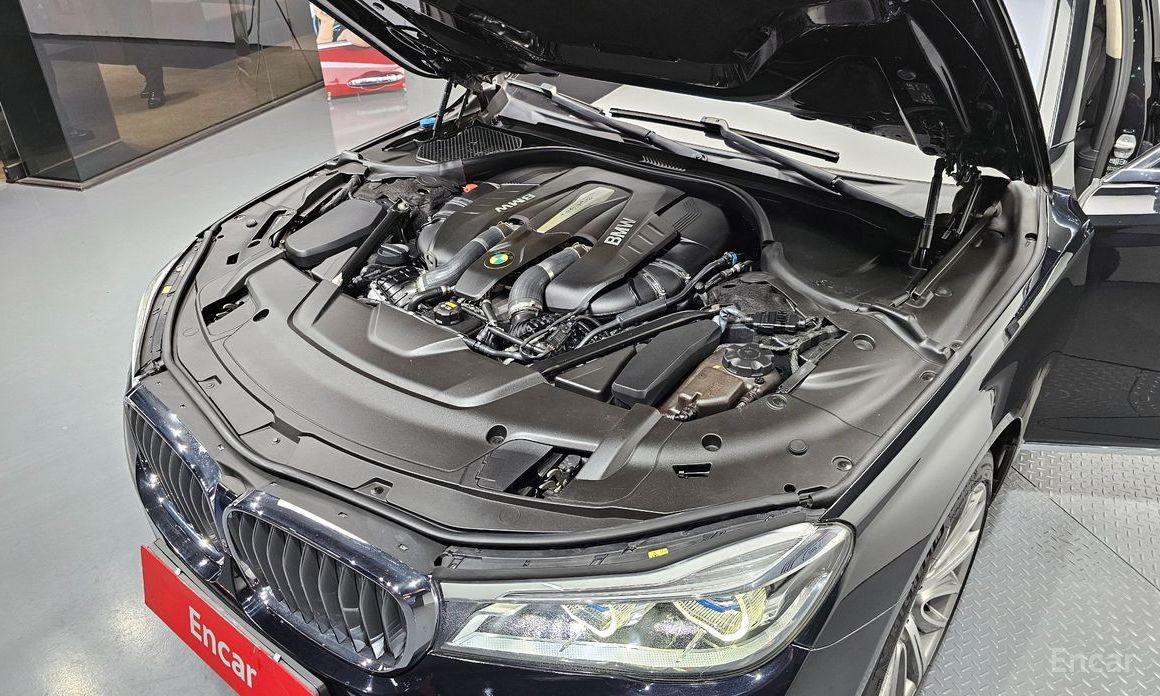 2015 BMW 7 серии VI (G11/G12) Рестайлинг 750Li xDrive Prestige с пробегом 109 234 км