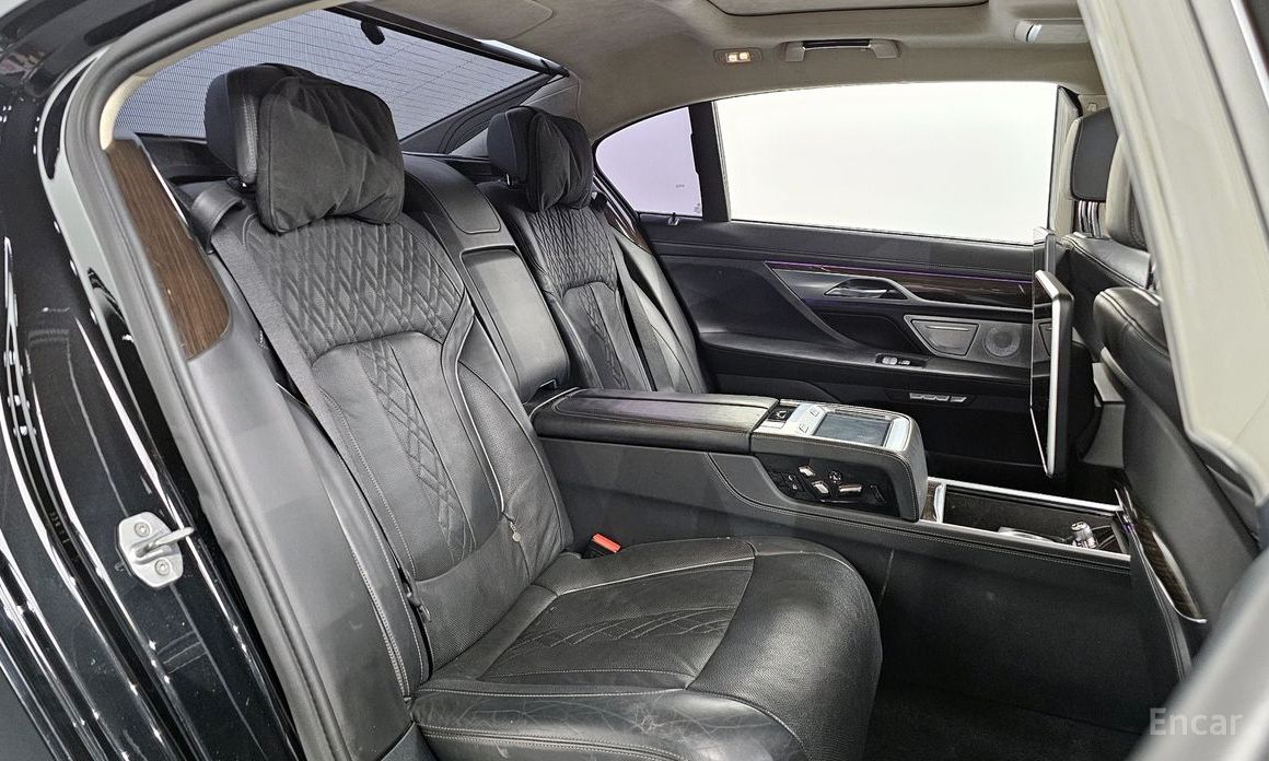 2015 BMW 7 серии VI (G11/G12) Рестайлинг 750Li xDrive Prestige с пробегом 109 234 км