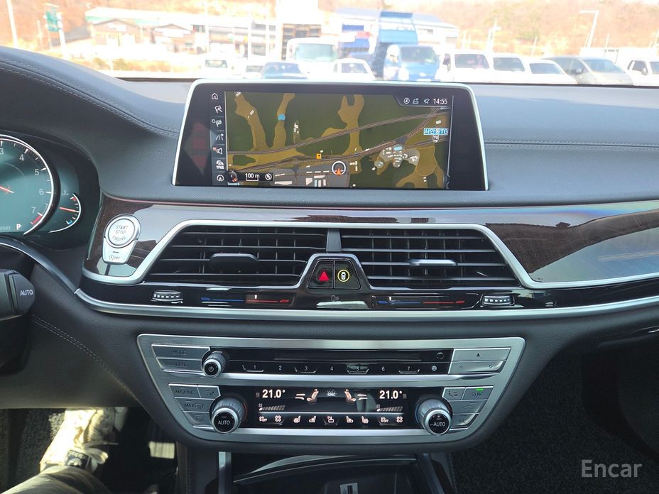 2016 BMW 7 серии VI (G11/G12) Рестайлинг 740Li xDrive с пробегом 136 088 км