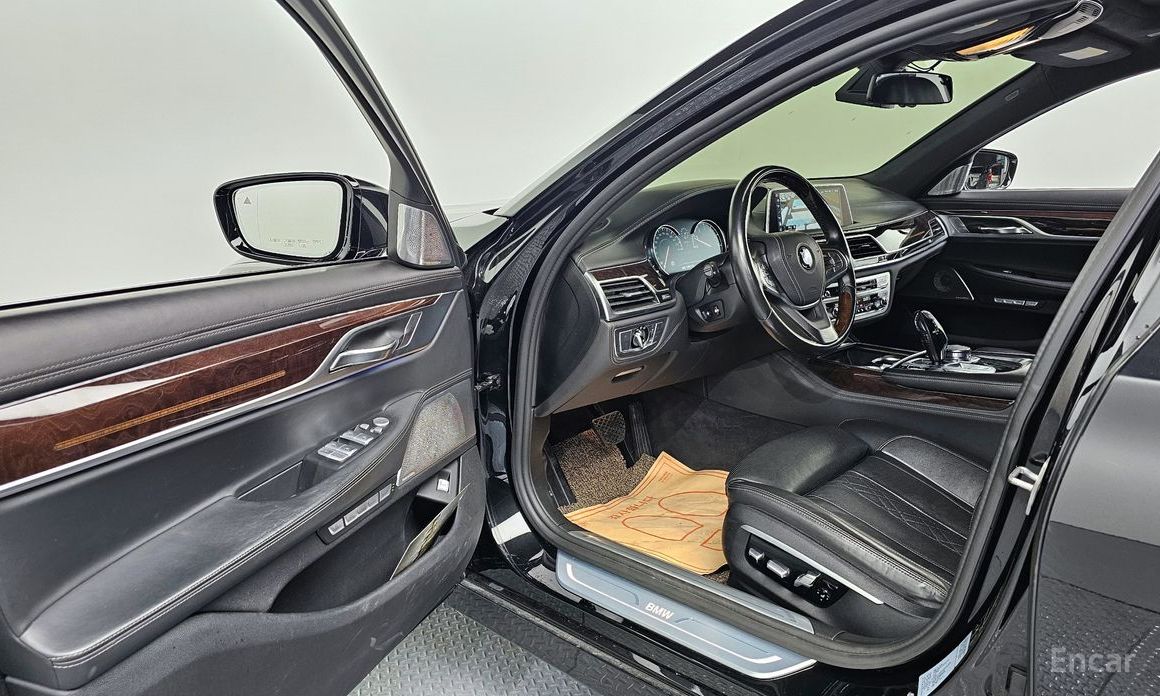 2016 BMW 7 серии VI (G11/G12) Рестайлинг 750Li xDrive Prestige с пробегом 108 576 км