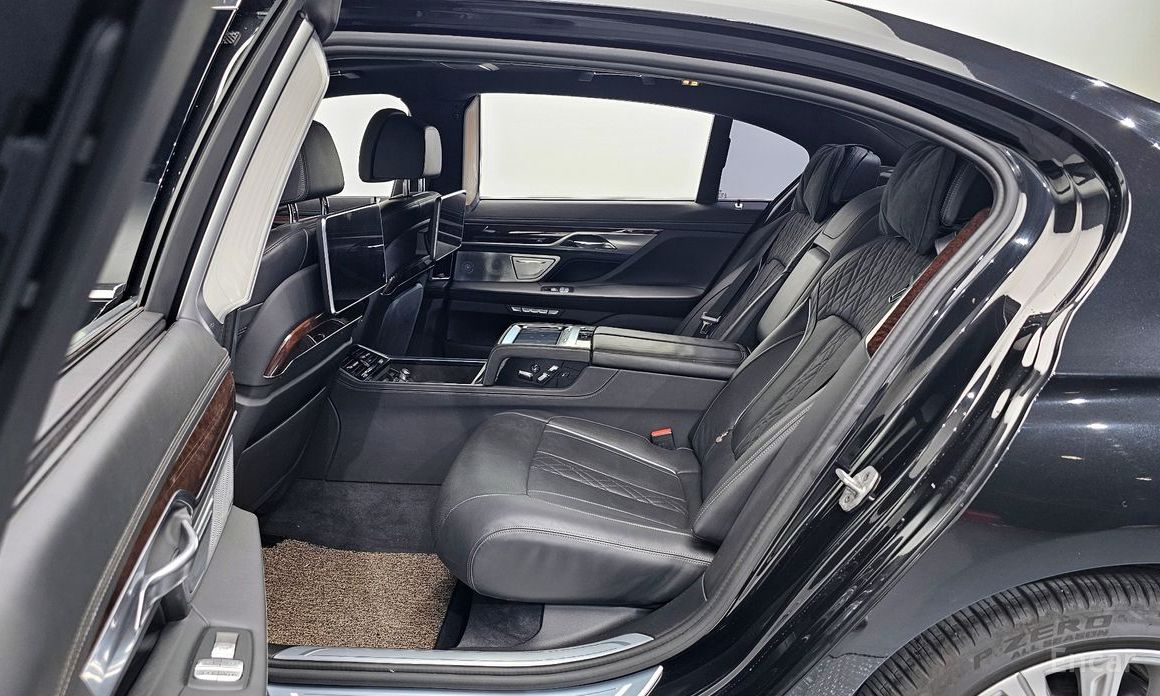 2016 BMW 7 серии VI (G11/G12) Рестайлинг 750Li xDrive Prestige с пробегом 108 576 км