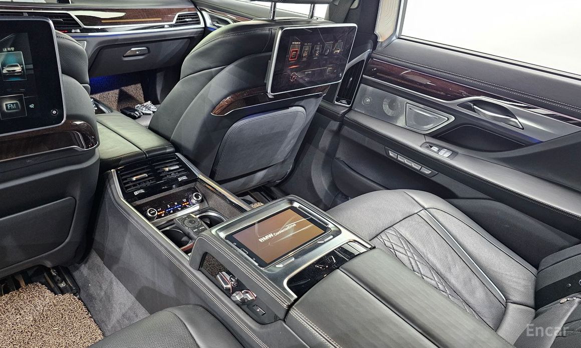 2016 BMW 7 серии VI (G11/G12) Рестайлинг 750Li xDrive Prestige с пробегом 108 576 км