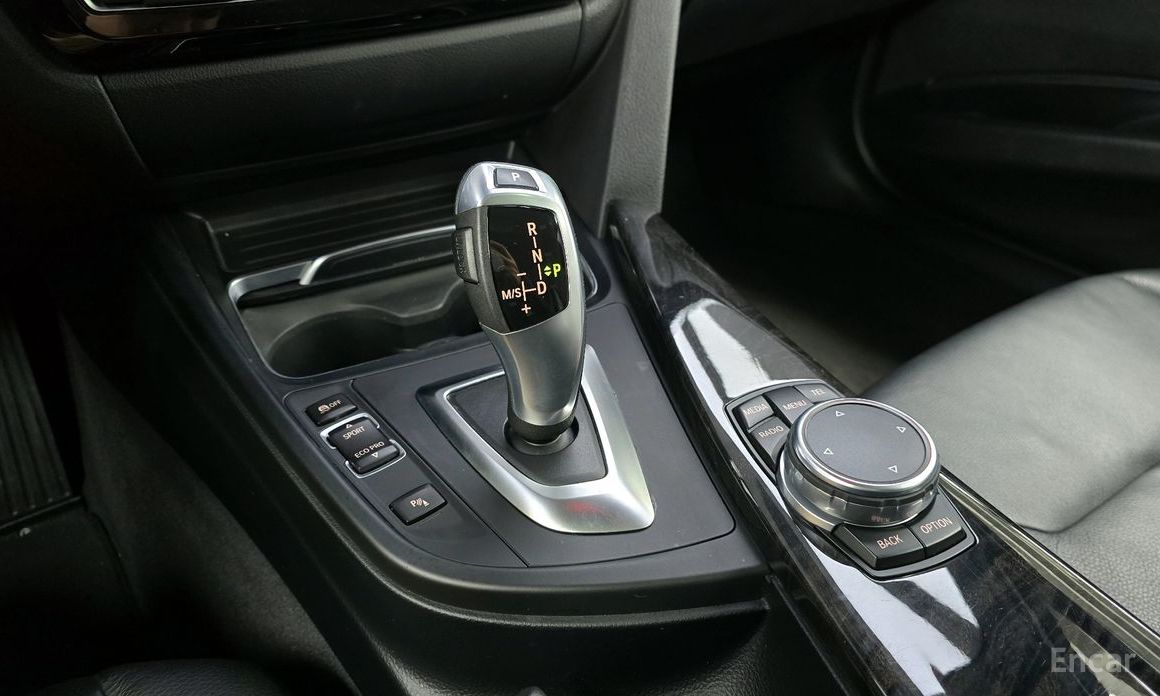 2016 BMW 3 серии VI (F3x) Рестайлинг 320i Luxury с пробегом 67 380 км