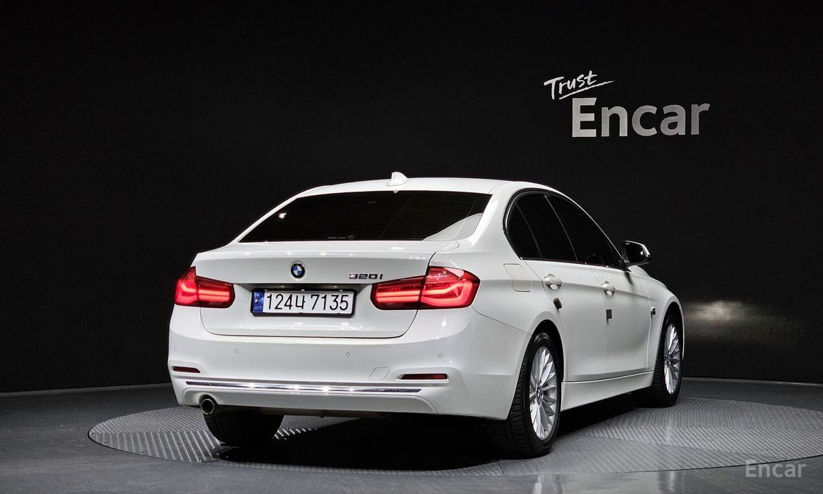 2017 BMW 3 серии VI (F3x) Рестайлинг 320i Luxury с пробегом 122 547 км