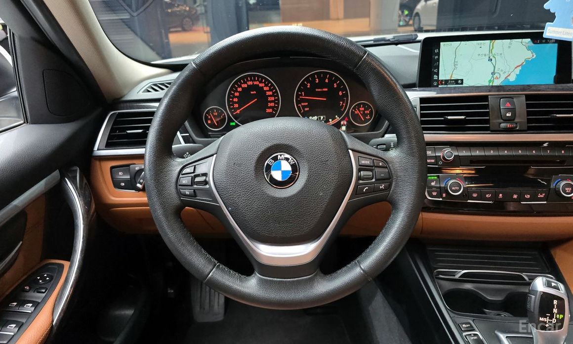 2017 BMW 3 серии VI (F3x) Рестайлинг 320i Luxury с пробегом 122 547 км