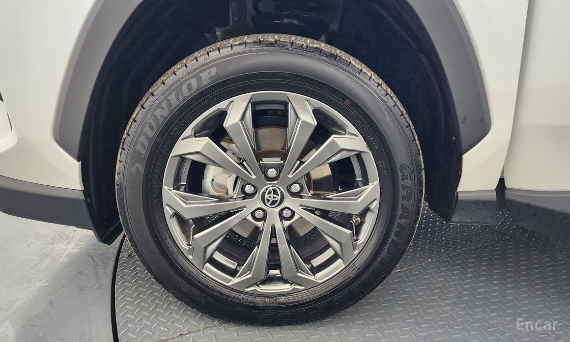 2023 Toyota RAV4 V (XA50) 2,5 4WD Hybrid LTD с пробегом 28 134 км