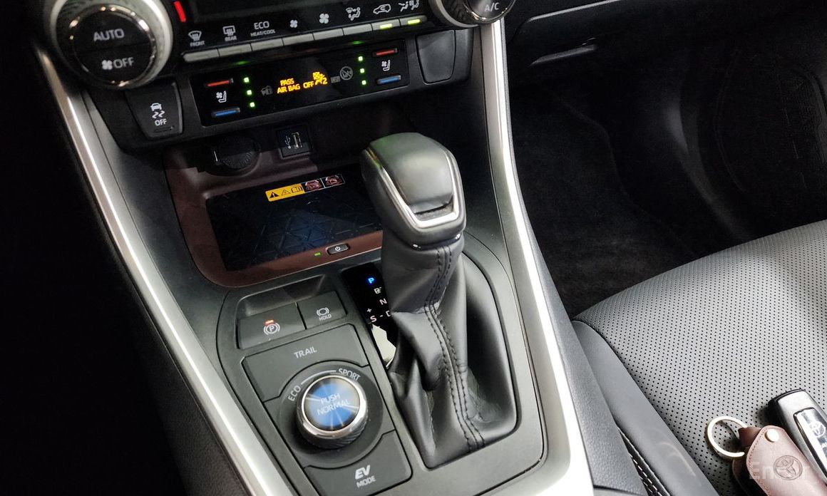 2023 Toyota RAV4 V (XA50) 2,5 4WD Hybrid LTD с пробегом 28 134 км