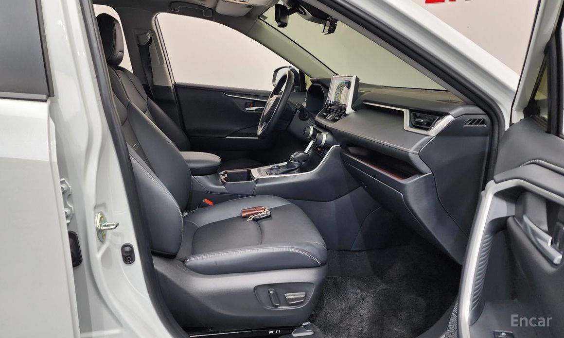 2023 Toyota RAV4 V (XA50) 2,5 4WD Hybrid LTD с пробегом 28 134 км