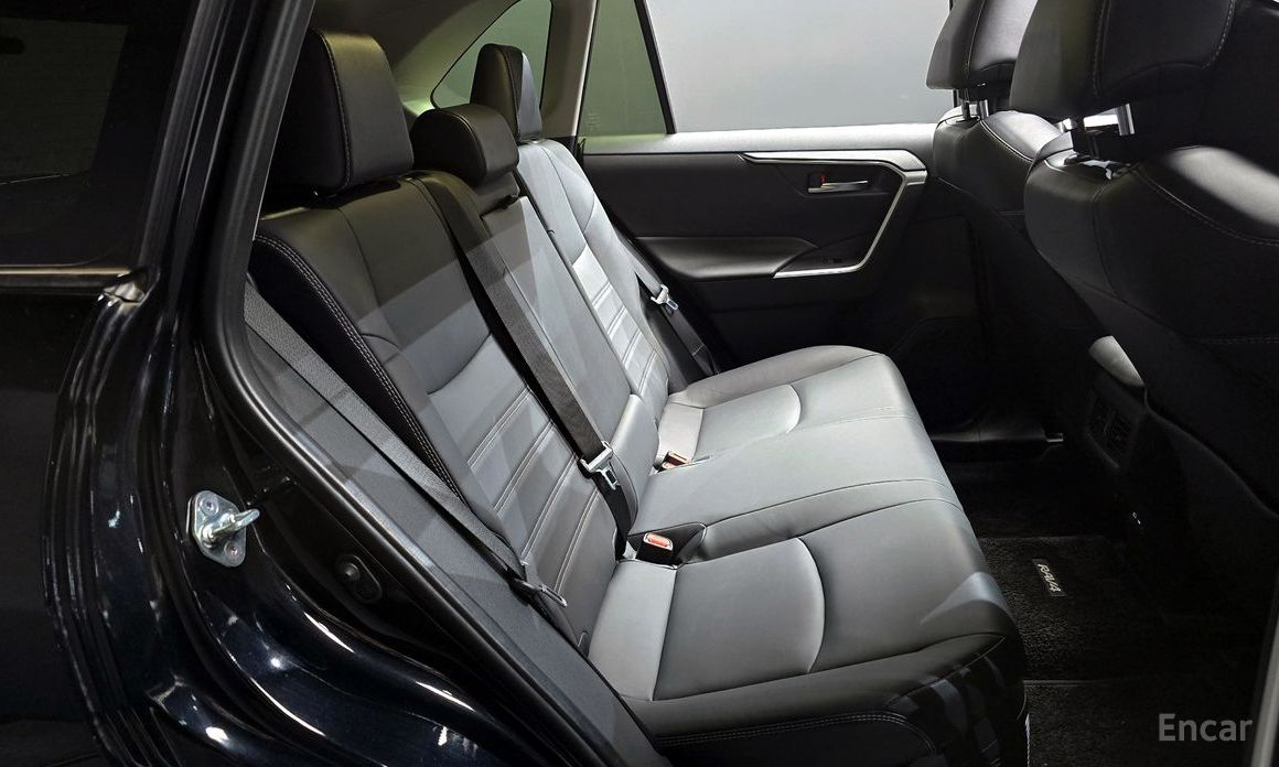 2023 Toyota RAV4 V (XA50) 2.5 2WD Hybrid XLE с пробегом 31 351 км