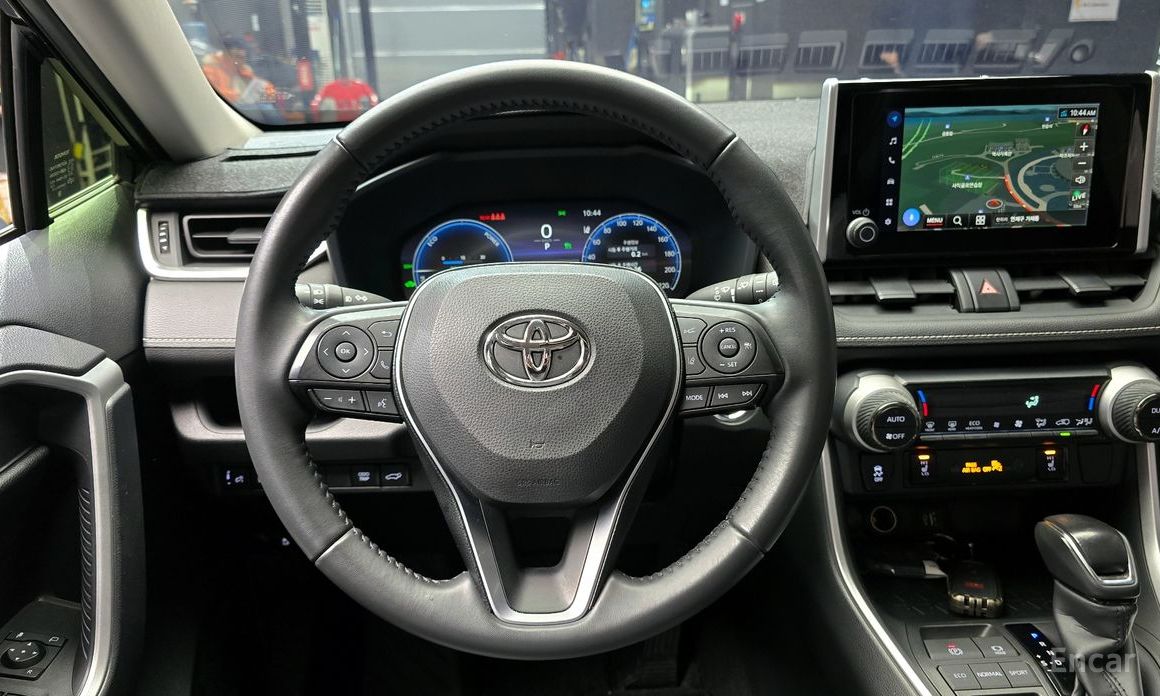 2023 Toyota RAV4 V (XA50) 2.5 2WD Hybrid XLE с пробегом 31 351 км
