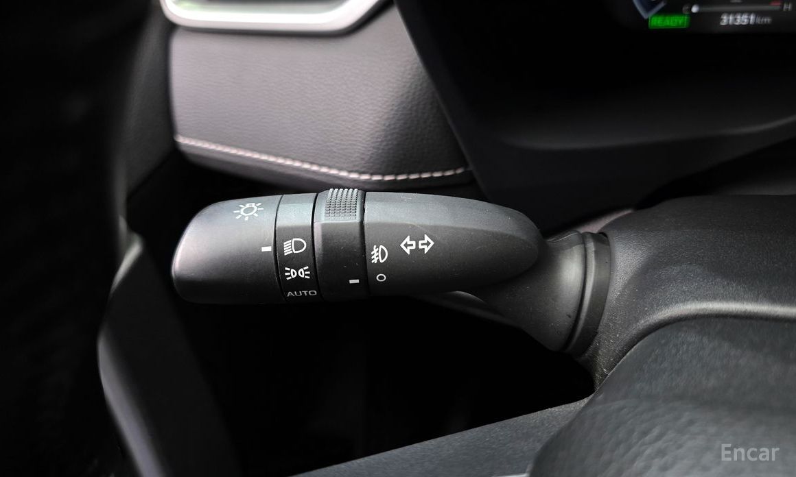 2023 Toyota RAV4 V (XA50) 2.5 2WD Hybrid XLE с пробегом 31 351 км