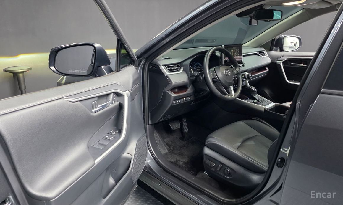2023 Toyota RAV4 V (XA50) 2,5 4WD Hybrid LTD с пробегом 38 523 км