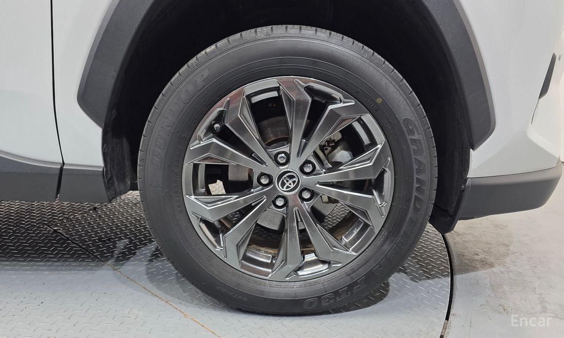 2023 Toyota RAV4 V (XA50) 2,5 4WD Hybrid LTD с пробегом 17 500 км