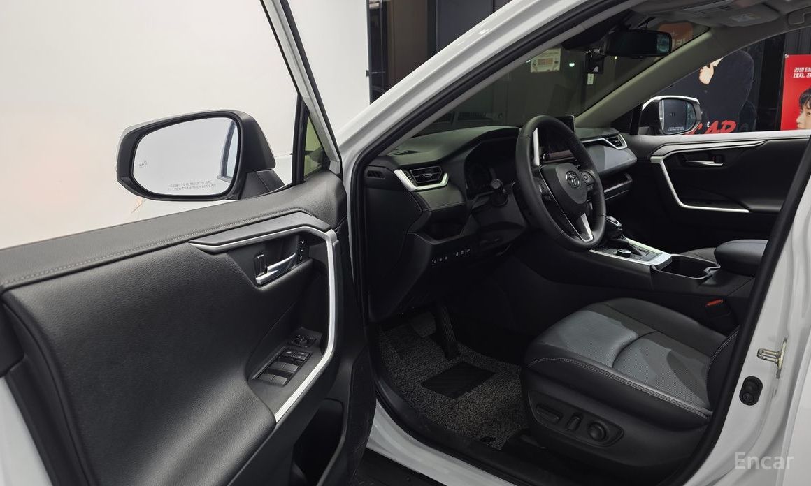 2023 Toyota RAV4 V (XA50) 2,5 4WD Hybrid LTD с пробегом 17 500 км