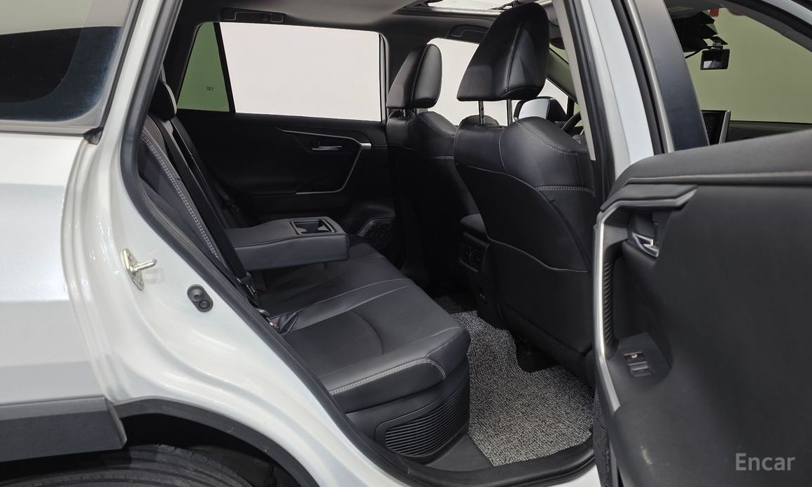 2023 Toyota RAV4 V (XA50) 2,5 4WD Hybrid LTD с пробегом 17 500 км