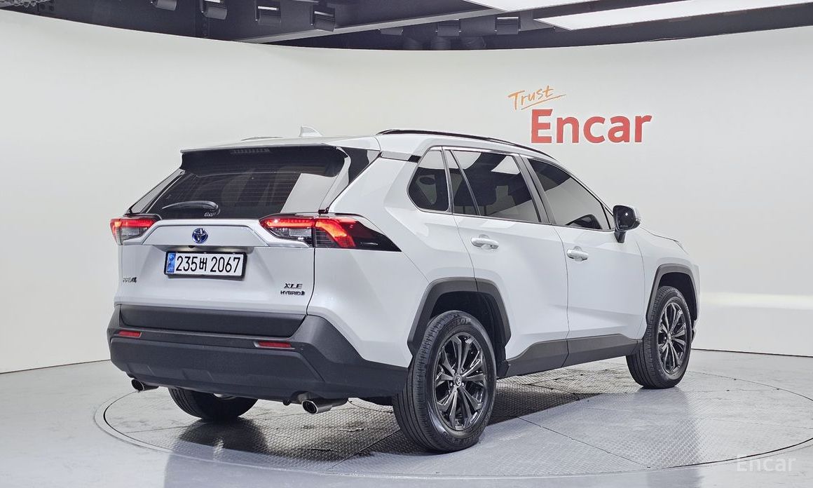 2023 Toyota RAV4 V (XA50) 2.5 2WD Hybrid XLE с пробегом 42 504 км