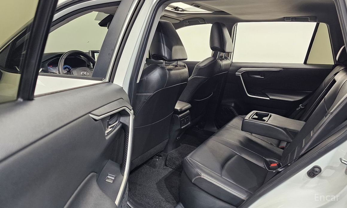 2023 Toyota RAV4 V (XA50) 2.5 2WD Hybrid XLE с пробегом 42 504 км