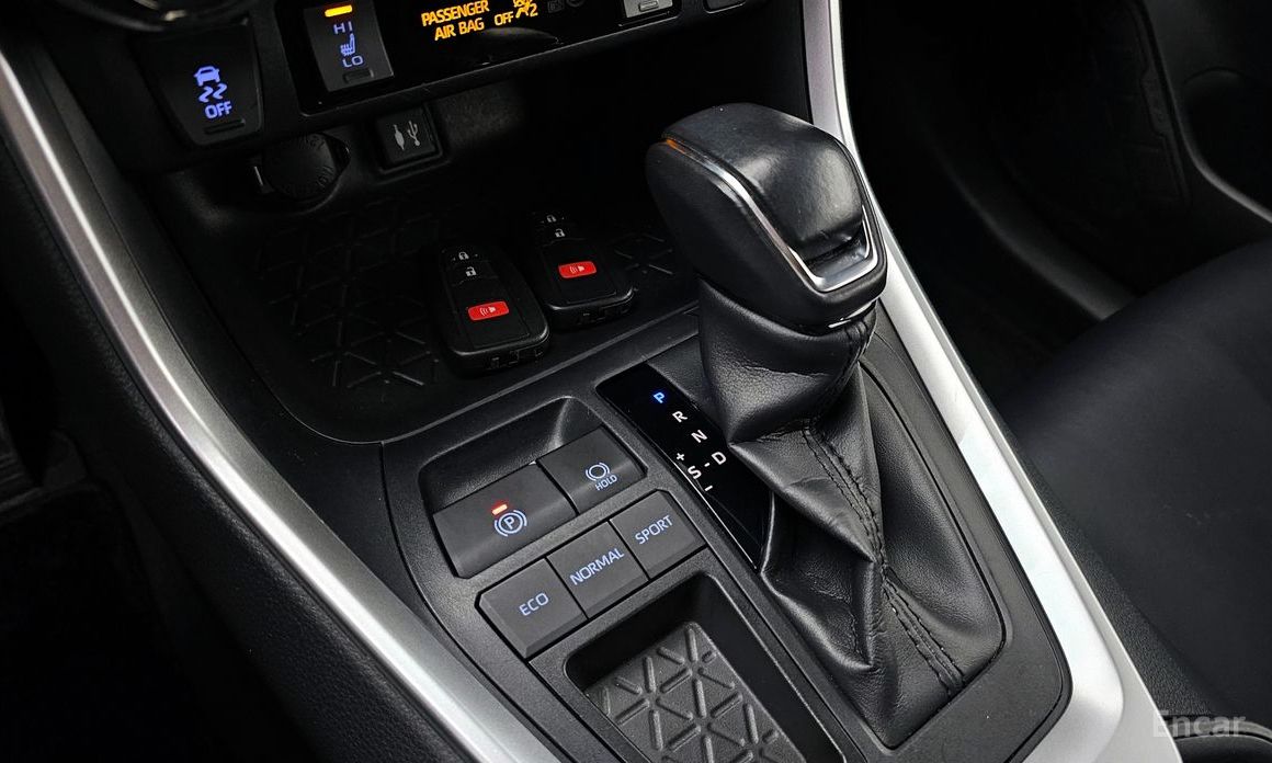 2019 Toyota RAV4 V (XA50) 2.5 2WD с пробегом 84 768 км