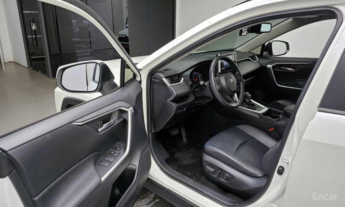 2019 Toyota RAV4 V (XA50) 2.5 2WD с пробегом 84 768 км