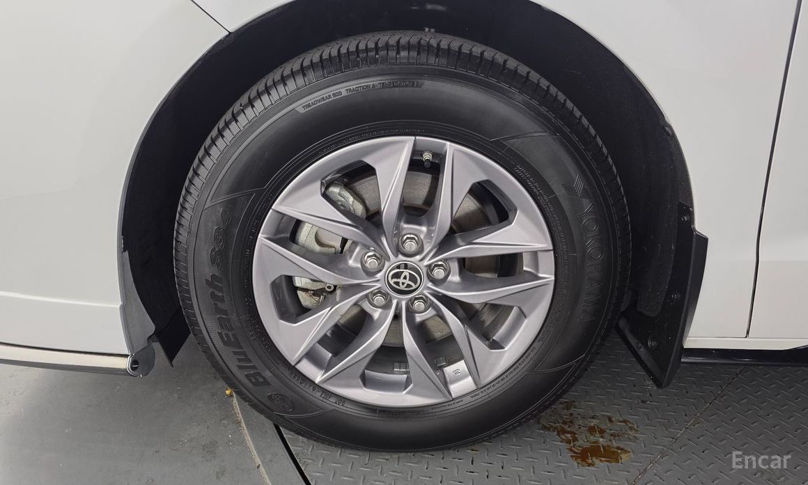 2023 Toyota Sienna IV 2.5 Hybrid AWD с пробегом 20 948 км