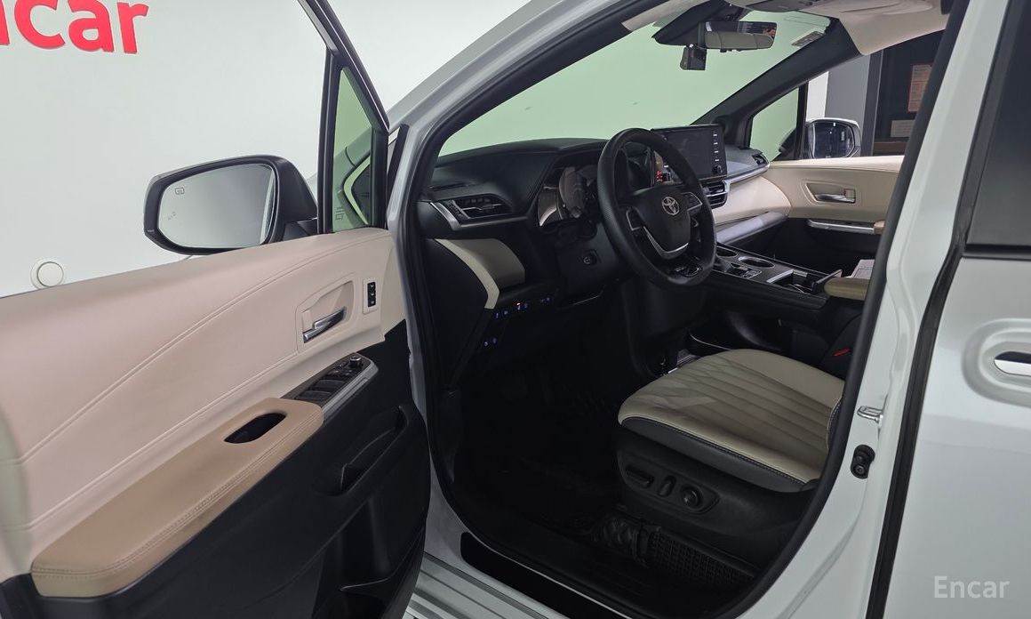 2023 Toyota Sienna IV 2.5 Hybrid AWD с пробегом 20 948 км