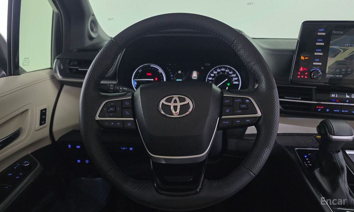 2023 Toyota Sienna IV 2.5 Hybrid AWD с пробегом 20 948 км